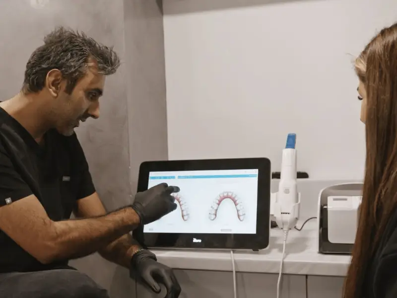 Dr Bilal Sheikh reviewing a digital 3D scan of a patient’s teeth on screen at Visage Dental Prestbury